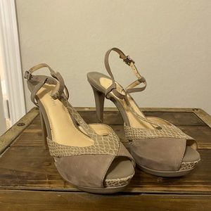 Gianni Bini Size 8.5 heels Taupe